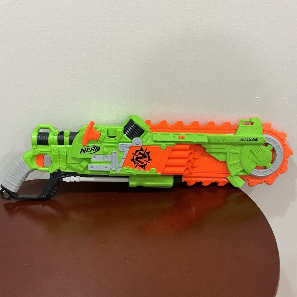 Nerf Zombie Strike Brainsaw Blaster pump Action, blaster only, no darts